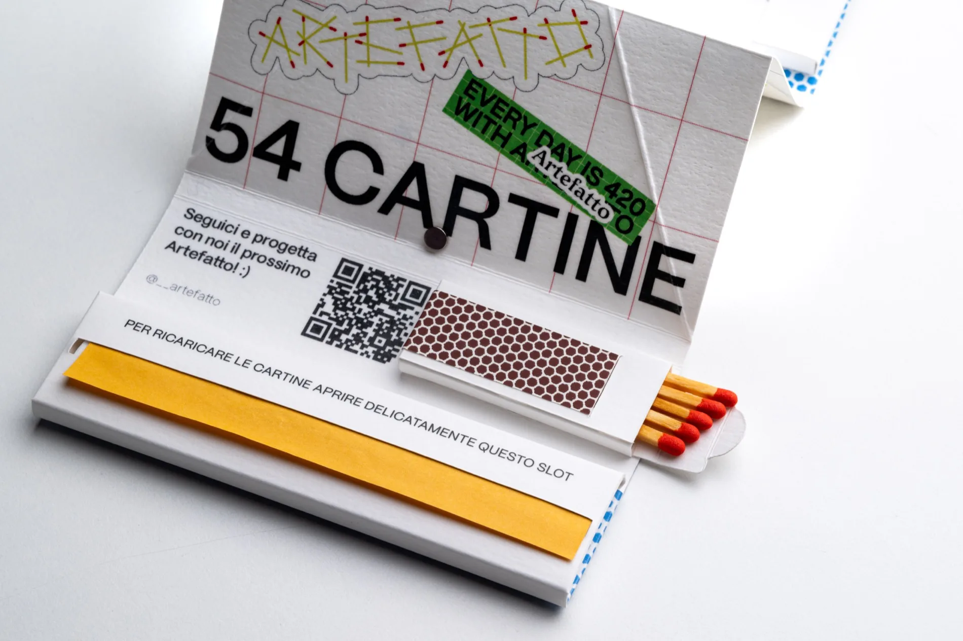 Kit Artefatto420 aperto — 54 cartine, il contenuto